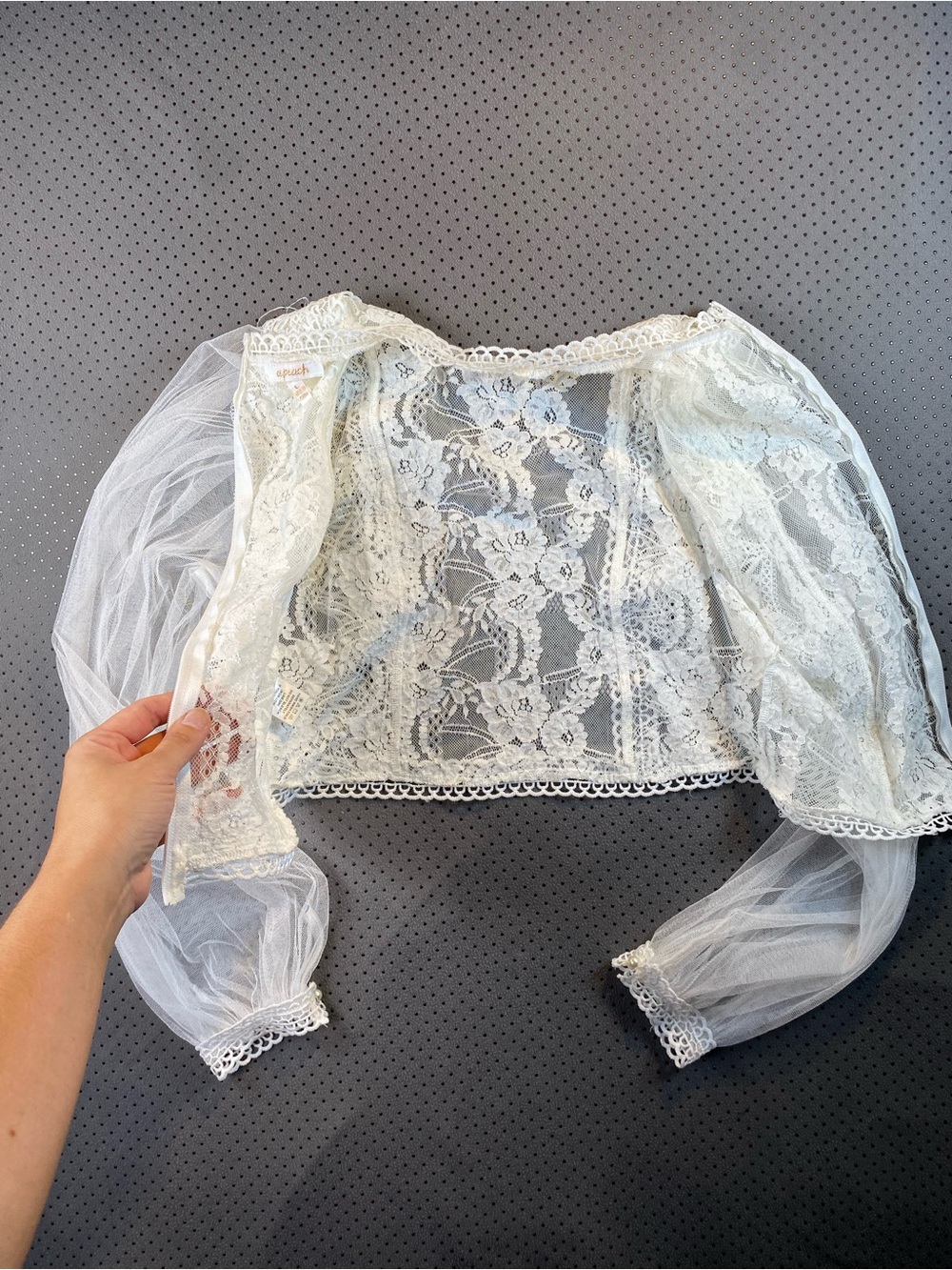 Victorian Romantic Boho Lace White Puff-Sleeve Blouse - Picture 2 of 9